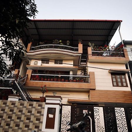 Hotel The Location, A Penthouse Dehradun Exterior foto