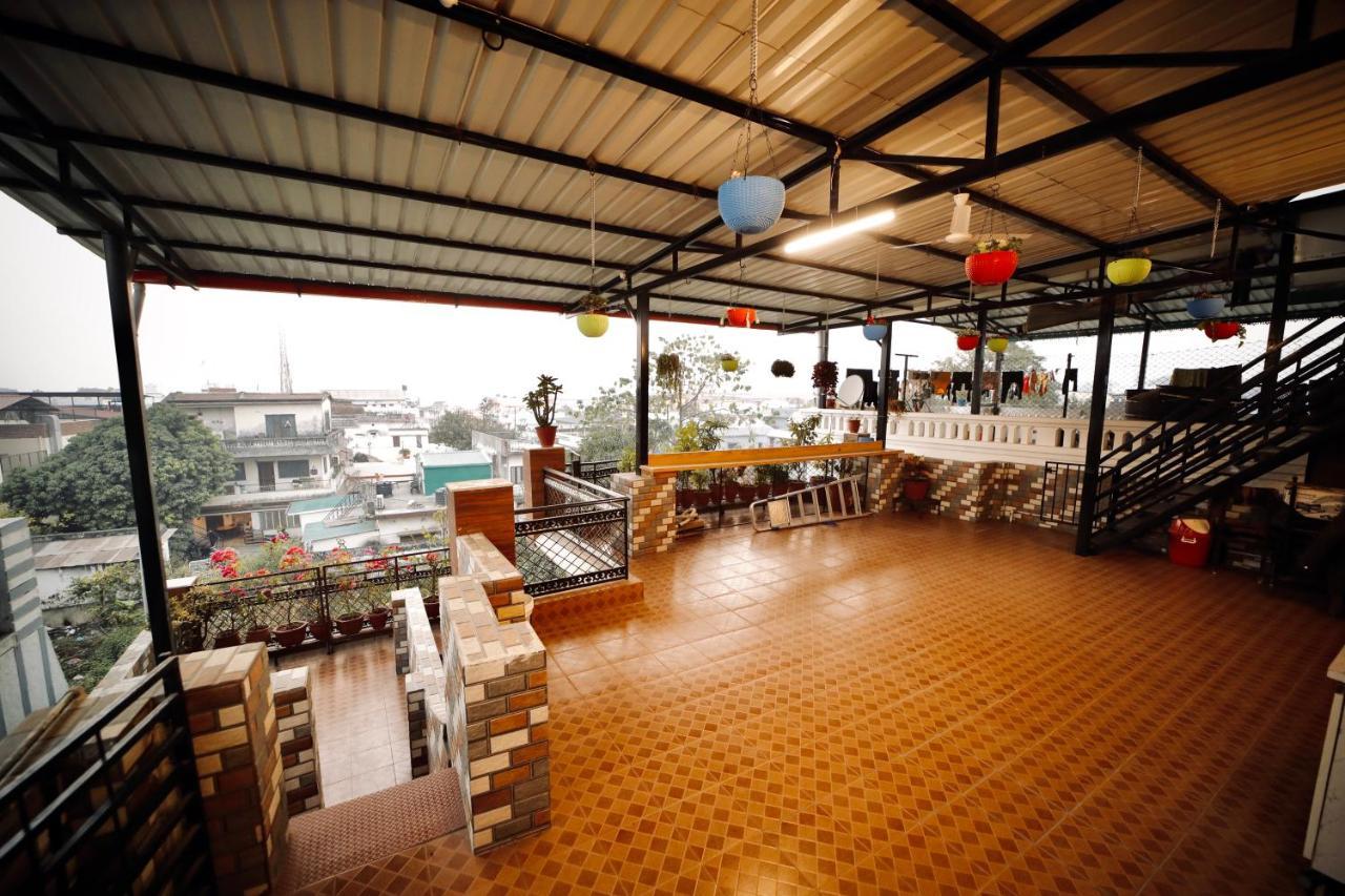 Hotel The Location, A Penthouse Dehradun Exterior foto