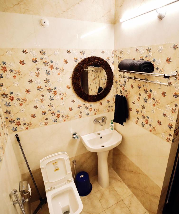 Hotel The Location, A Penthouse Dehradun Exterior foto